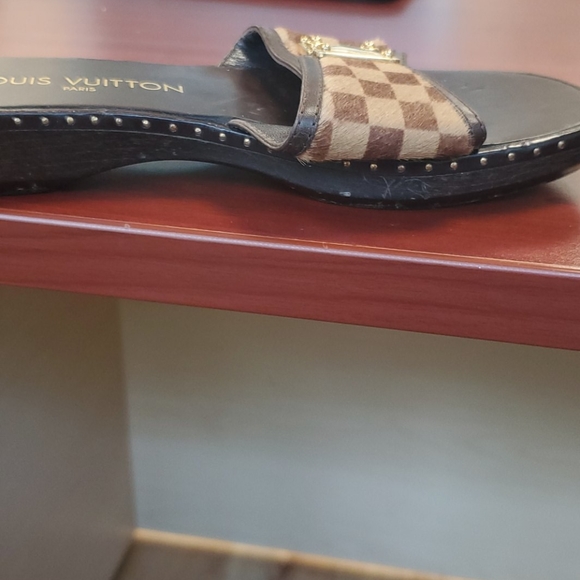 Louis Vuitton brown/tan checkered sandal slides - Picture 8 of 10